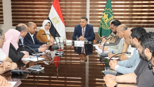 اجتماع موسع لمحافظ القليوبية.. وتوجيهات بإنهاء أعمال المرافق بطريق طوخ