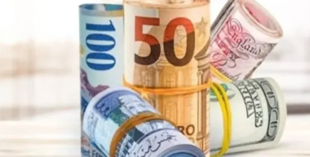 ثبات العملات الأجنبية والعربية في مصر.. البنوك تراقب السوق وسط ترقب عالمي