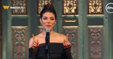 صابرين النجيلى من اتنين غيرنا لمطربة على خشبة المسرح