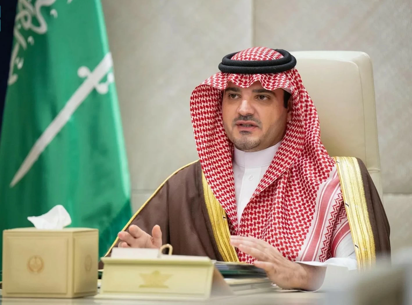 الأميرعبدالعزيز بن سعود يعقد اجتماعاً مع وزيرة الداخلية البريطانية