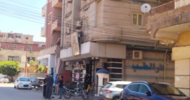 من أمام المستشفى.. استعدادات جنازة والدة الفنان أحمد حلمي ببنها (فيديو)