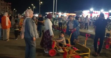 أجواء ربيعية مميزة فى الشوارع.. إقبال كبير من المعيدين على مصيف بلطيم