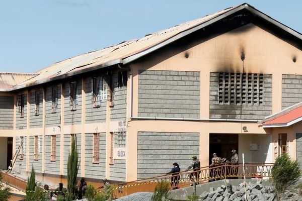 مقتلُ 16 طالبة جرّاء اندلاع حريق في مدرسة بكينيا