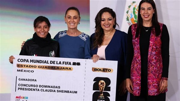رئيسة المكسيك تهدي تذكرتها لحضور مباراة افتتاح كأس العالم لفتاة من السكان الأصليين