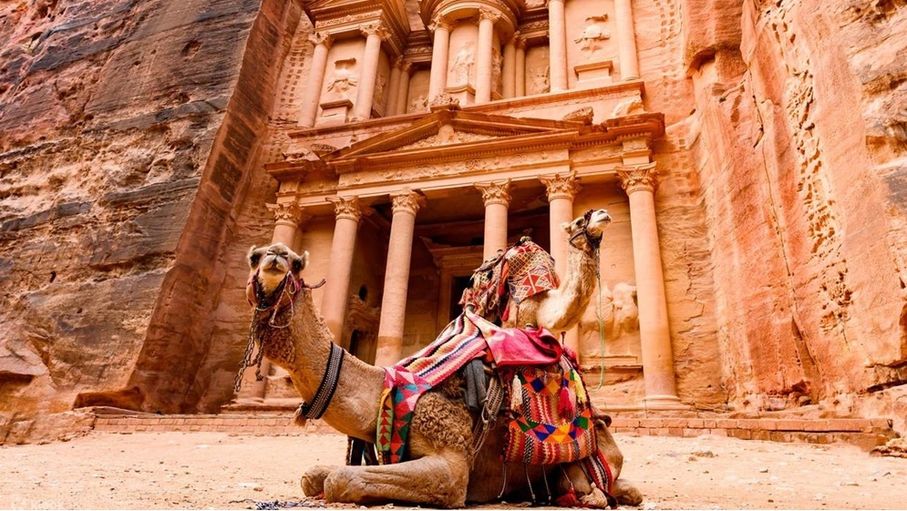 العثور على مقتنيات بـ 100 ألف دينار فقدت من سياح وزوار في البترا خلال العيد