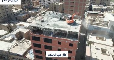 محافظ القاهرة يتابع إزالة 8 أدوار مخالفة بعقار بالزيتون ويحيل المخالفين للنيابة