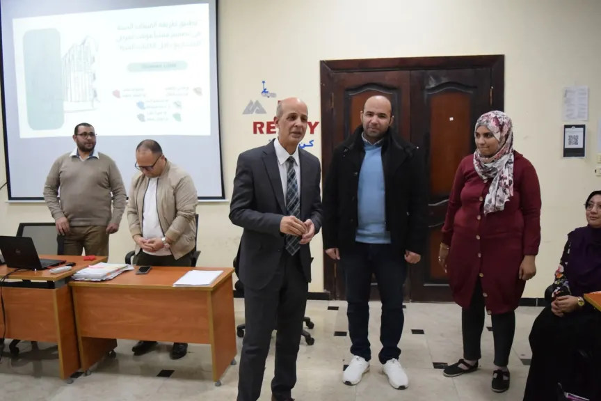 رئيس جامعة بني سويف يتابع برامج التأهيل المهني ويشيد بإبداعات الطلاب ضمن «كن مستعدًا»