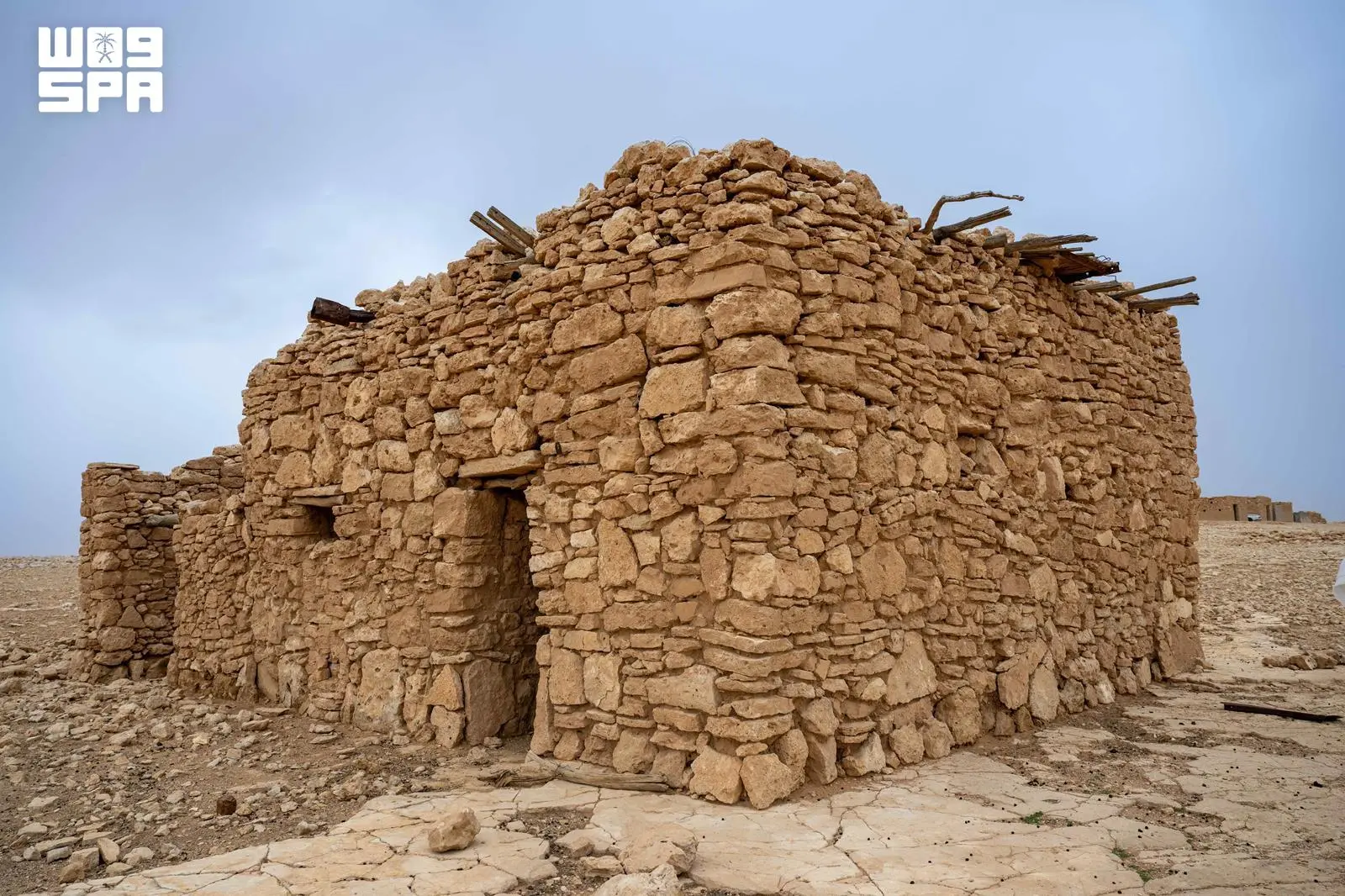 البيوت الحجرية بالحدود الشمالية.. شواهد معمارية توثق تاريخ الإنسان وتفاصيل الحياة البدوية