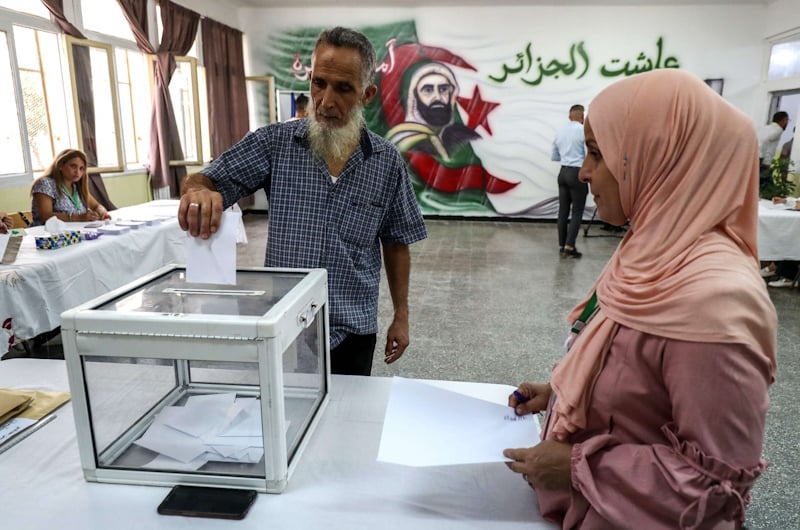 الجزائر: أبرز أحزاب المعارضة تعلن إيداع قوائم الترشيحات البرلمانية في العاصمة.. والسلطة تكشف عن اقتراب عدد الناخبين من 25 مليونا