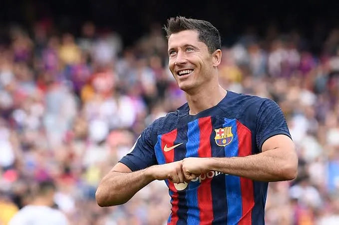 برشلونة يراقب بدقة شديدة "النملة" خلفاً لنجمه ليفاندوفسكي