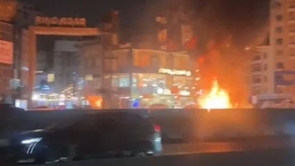 إخماد حريق نشب في لوحة إعلانات أعلى الطريق الدائري بالقطامية