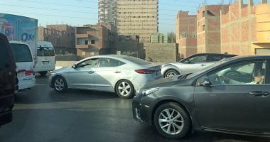 النشرة المرورية.. كثافات متحركة للسيارات بمحاور القاهرة والجيزة