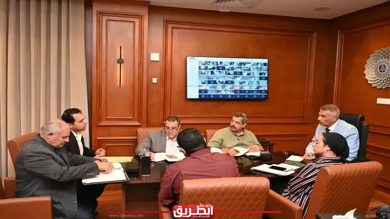 محافظ جنوب سيناء يبحث مع المستثمرين دعم الإستثمار وتذليل العقبات أمام المشروعات القائمة والجديدة