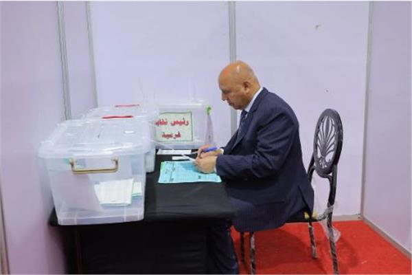 الفريق كامل الوزير يدلى بصوته في انتخابات نقابة المهندسين