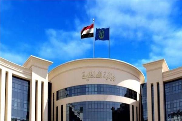 ضبط المسئولة عن كيان تعليمي بدون ترخيص بالقاهرة للنصب على المواطنين