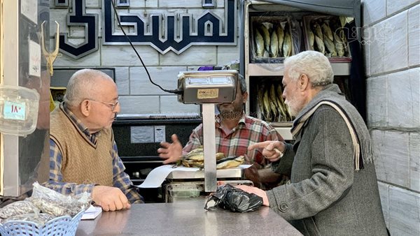 قبل الصيام، جولة في سوق الفسيخ والرنجة بالسيدة زينب (صور)