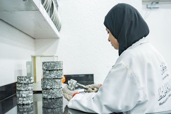 مختبر مواد البناء بعجمان يصدر أكثر من 27 ألف تقرير خلال الربع الأول