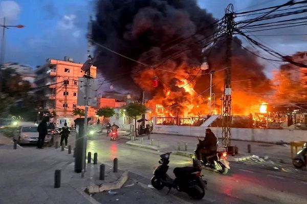 لحظة بلحظة.. غارات إسرائيلية متواصلة على لبنان والفصائل اللبنانية تلتحم ناريا مع قوات متسللة في البقاع