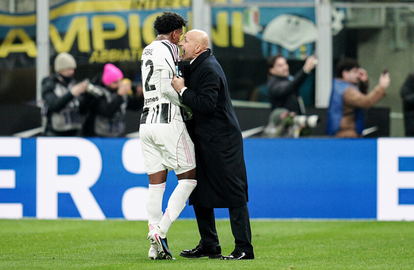 غضب في ديربي إيطاليا بعد طرد مثير للجدل