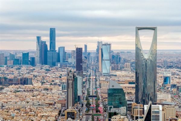 نمو الاقتصاد السعودي يتجاوز تحديات النفط وهرمز