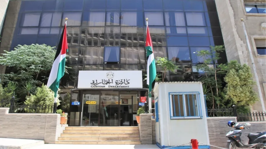 أكثر من 350 ألف مسافر عبر جمرك العمري خلال شهر