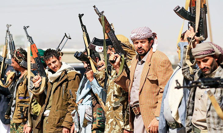 اليمن على صفيح ساخن: تصعيد عسكري يودي بـ 14جندياً حكومياً وتهديد حوثي مباشر للسعودية