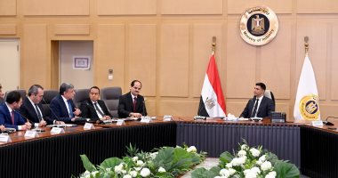 وزير الصناعة يبحث تحديات قطاع السيراميك وسبل دعم الإنتاج