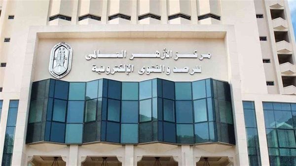هل لمس المرأة ينقض الوضوء؟.. الأزهر للفتوى يفند الخلاف الفقهي