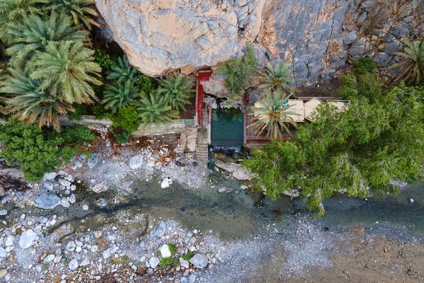 نظام ريّ لتبديل فلج الغريض بنخل بين الصيف والشتاء