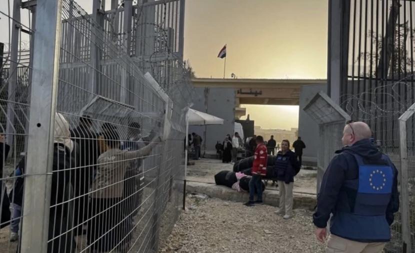 المكتب الإعلامي الحكومي في غزة: 925 مواطنا سافروا ذهابا وإيابا عبر معبر رفح منذ مطلع فبراير