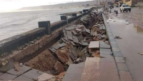 هبوط أرضي في حدائق المعادي بسبب انفجار ماسورة مياه