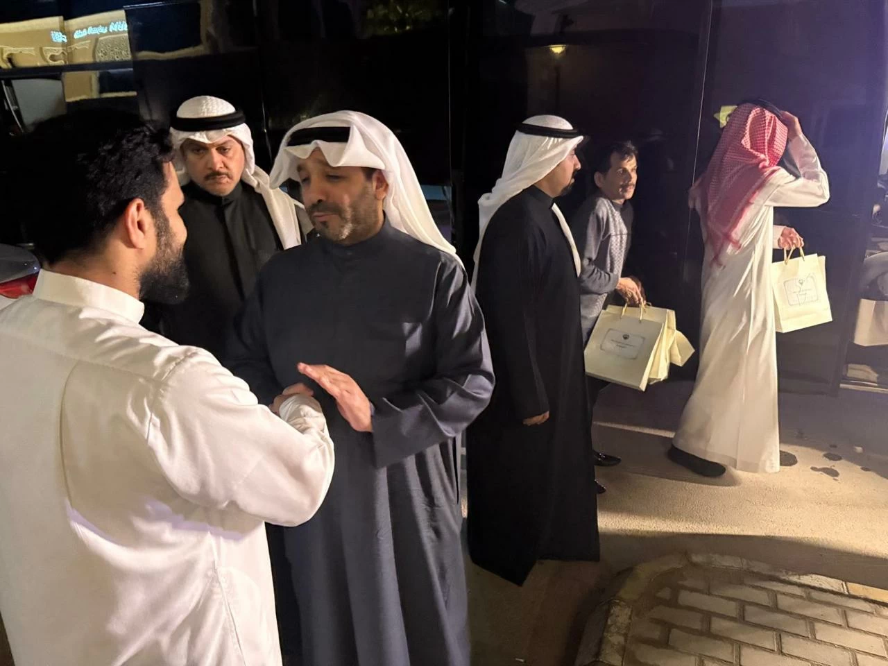 السفير الكويتي يُشيد برعاية المملكة للعالقين