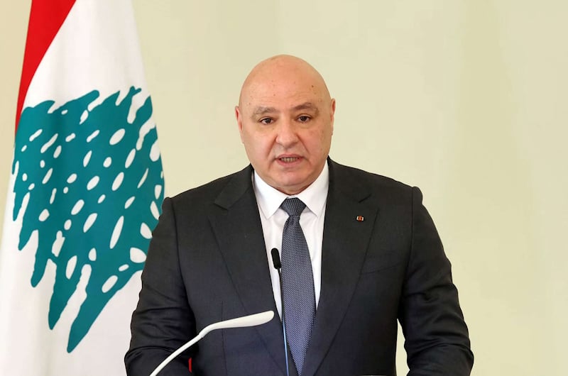 هل هدّد نتنياهو الرئيس اللبناني بمصافحته في قصر بعبدا إذا عرقل بري و”حزب الله” المصافحة في واشنطن؟