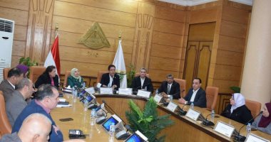 رئيس جامعة بنها يناقش الاستعداد لجائزة التميز الداخلي وجائزة مصر للتميز الحكومي
