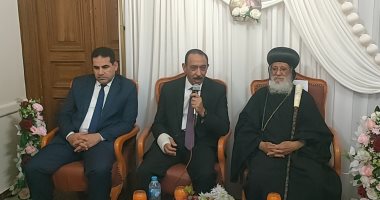 محافظ سوهاج ومدير الأمن يهنئان الأقباط فى كنيسة طهطا بعيد القيامة المجيد
