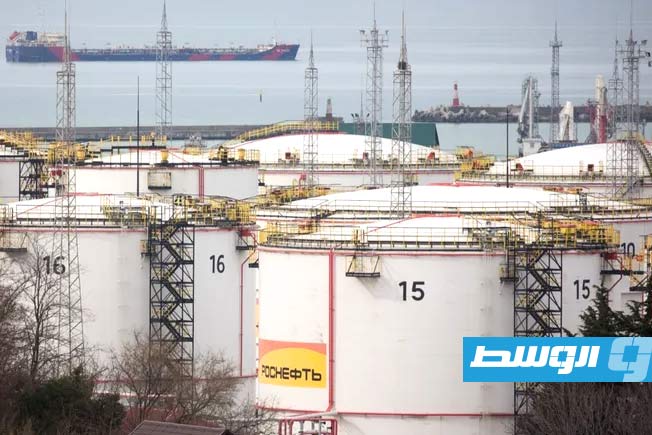 الاتحاد الأوروبي يدرس تجميد سقف أسعار النفط الروسي موقتًا وسط الحرب في الشرق الأوسط