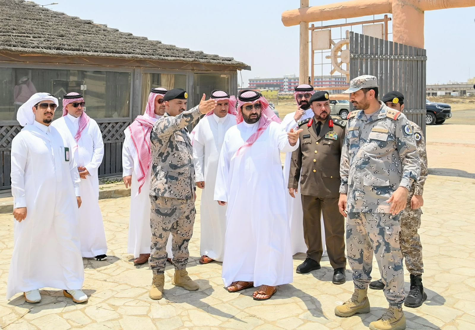 أمير جازان يتفقد مرسى «الحافة» للصيادين