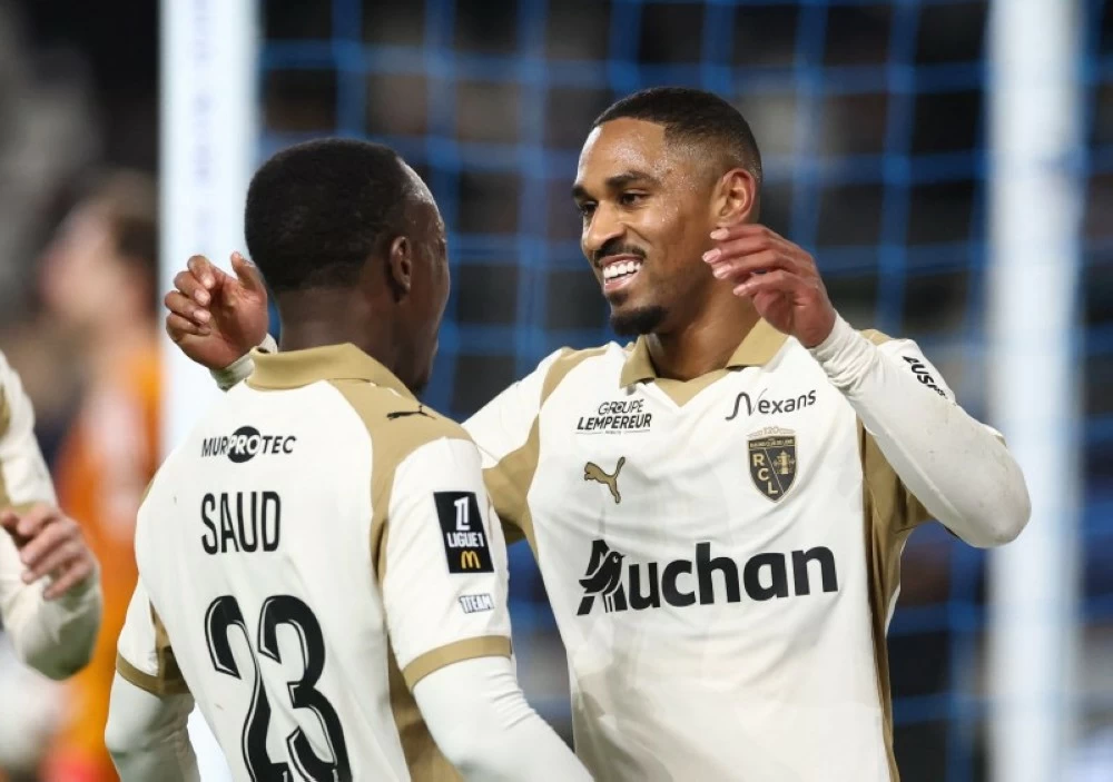 «سعود عبدالحميد» يقود «لنس» لصدارة الدوري الفرنسي