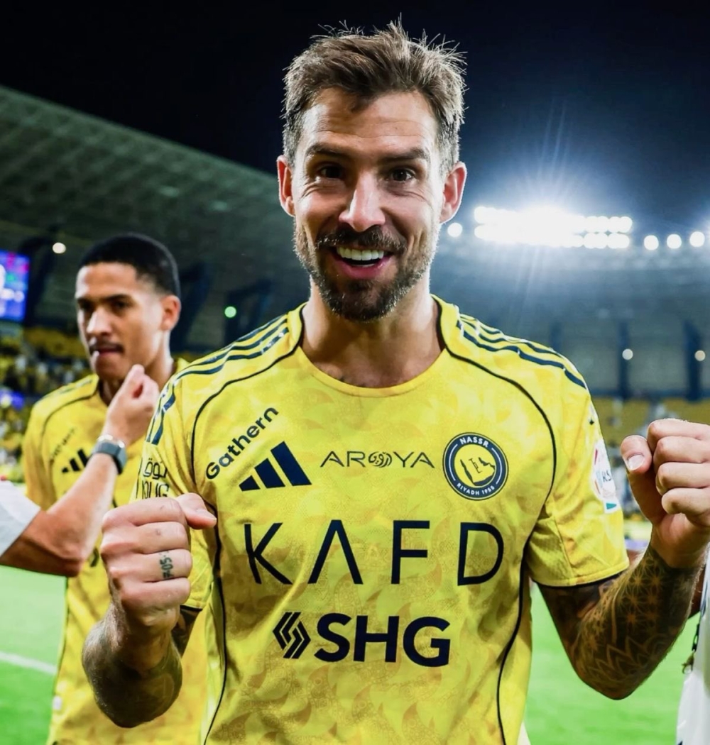 خلاف قوي بين جيسوس ومارتينيز في مباراة النصر والأهلي القطري