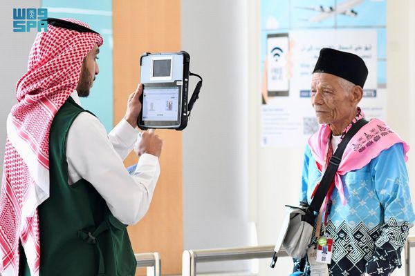 "الجوازات": جهاز "الكاونتر المتنقل" يسهل إنهاء إجراءات ضيوف الرحمن القادمين لأداء فريضة الحج