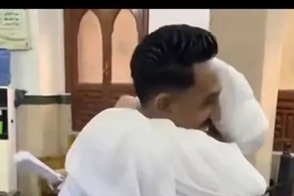 كتب كتاب في مسجد يثير موجة غضب