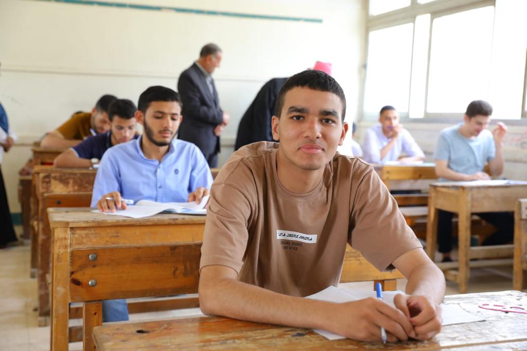 طلاب العلمي بالثانوية الأزهرية يؤدون امتحان الصرف