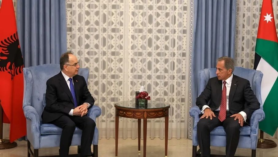 الرئيس الألباني يختتم زيارته للمملكة...