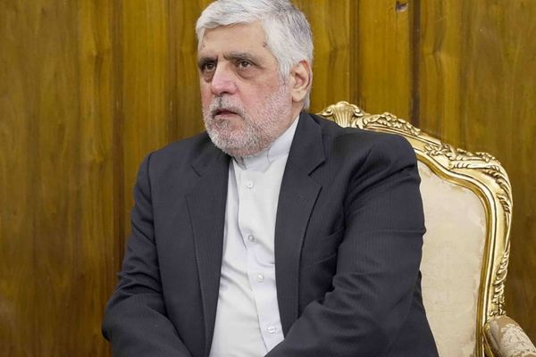 إيران:سفيرنا في لبنان سيبقى.. رغم قرار الحكومة اللبنانية سحب اعتماده
