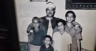 طارق عبد الباسط عبد الصمد يكشف أسرارا من محراب الشيخ: والدى رأى فى القرآن دواءً لكل حال.. قرأ «يس» فى الحزن والفرح و«يوسف» و«مريم» لانشراح الصدر.. والعطسة أغرب المفاجآت أثناء البث.. وأوصانا بـ تلاوة ا
