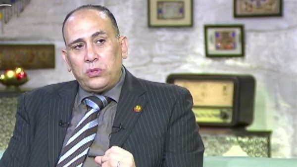 خبير اقتصادي يكشف النقاب عن الملفات العاجلة أمام المجموعة الاقتصادية الجديدة