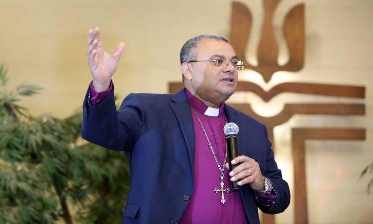 رئيس الطائفة الإنجيلية يهنئ القس عاطف سيدهم بانتخابه رئيسًا للمجمع العام لكنائس المثال المسيحي بمصر