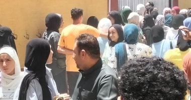 تباين آراء الطلاب حول امتحانى التاريخ والفيزياء بالشرقية