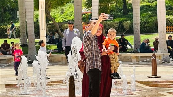 إقبال كثيف على حديقة الأزهر في رابع أيام عيد الأضحى (فيديو وصور)