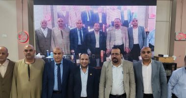أحمد التايب خلال تكريم حفظة القرآن بكوم بكار: القدوة الحسنة ركيزة أساسية في تربية النشء